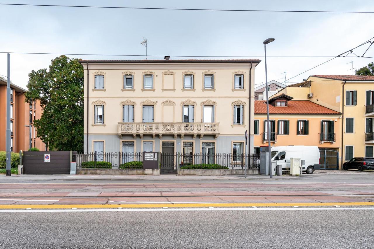 Corte Cappuccina 14 Elegant Apt Con Parcheggio! Padua Exterior foto